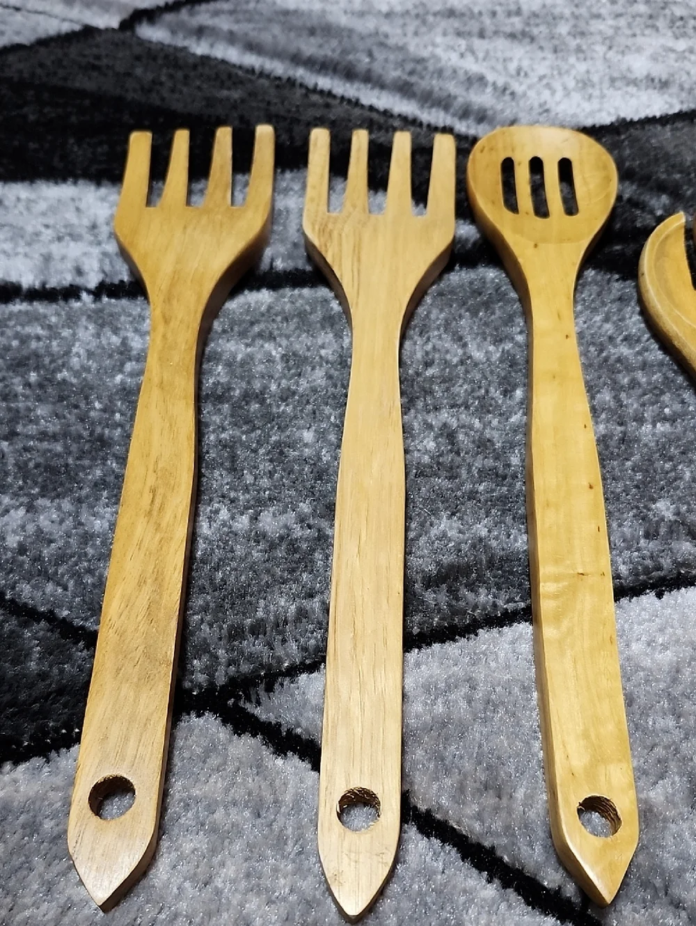 ASSORTED KITCHEN WOODEN SEVING/COOKING UTENSILS SET-OF-5